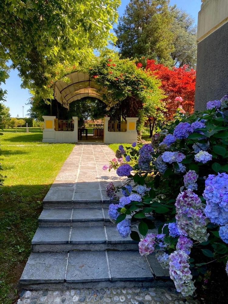 Hotel Villa Malpensa Vizzola Ticino Exterior photo