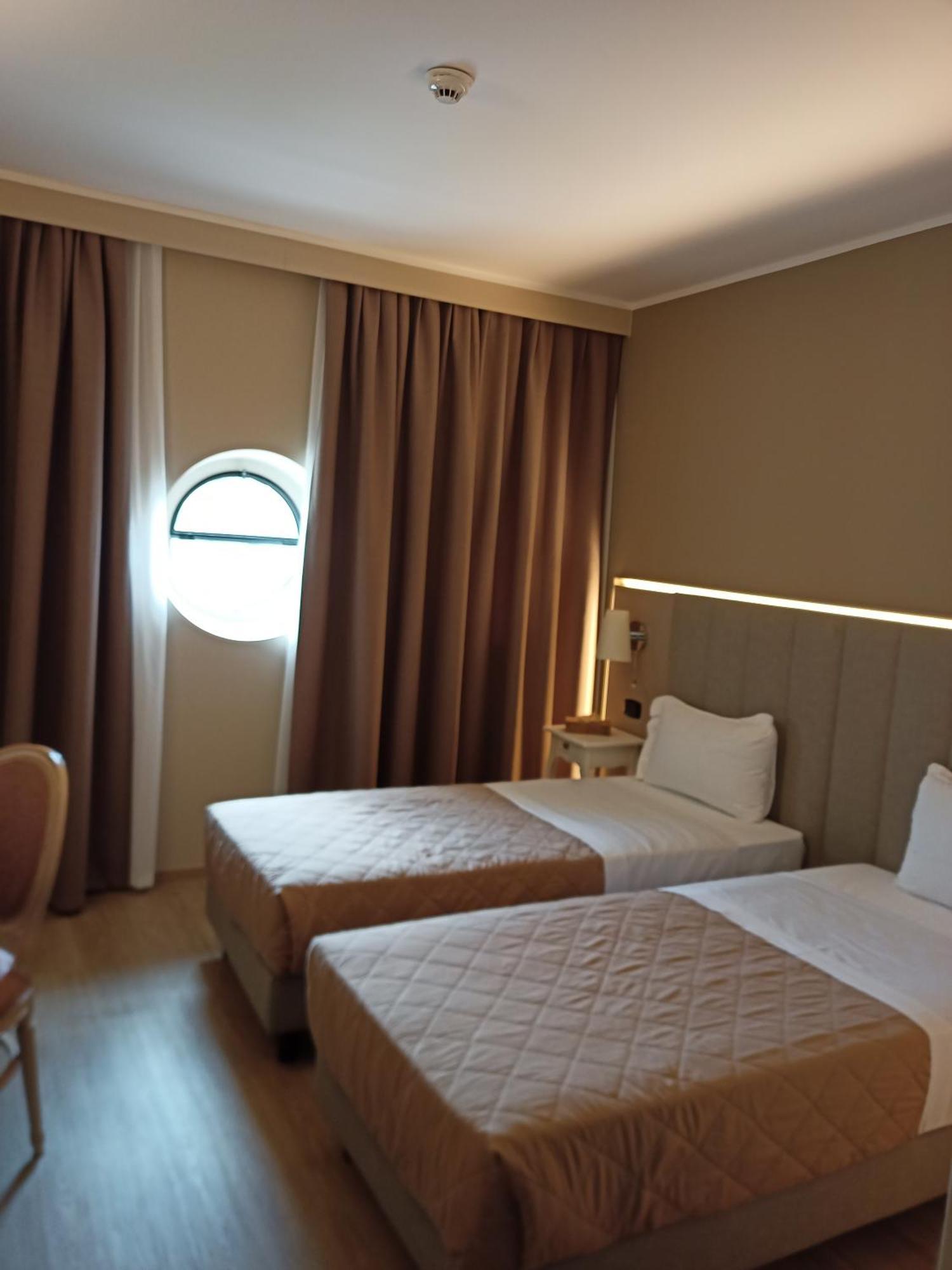 Hotel Villa Malpensa Vizzola Ticino Exterior photo