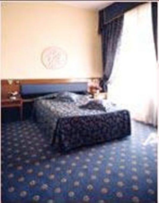 Hotel Villa Malpensa Vizzola Ticino Room photo